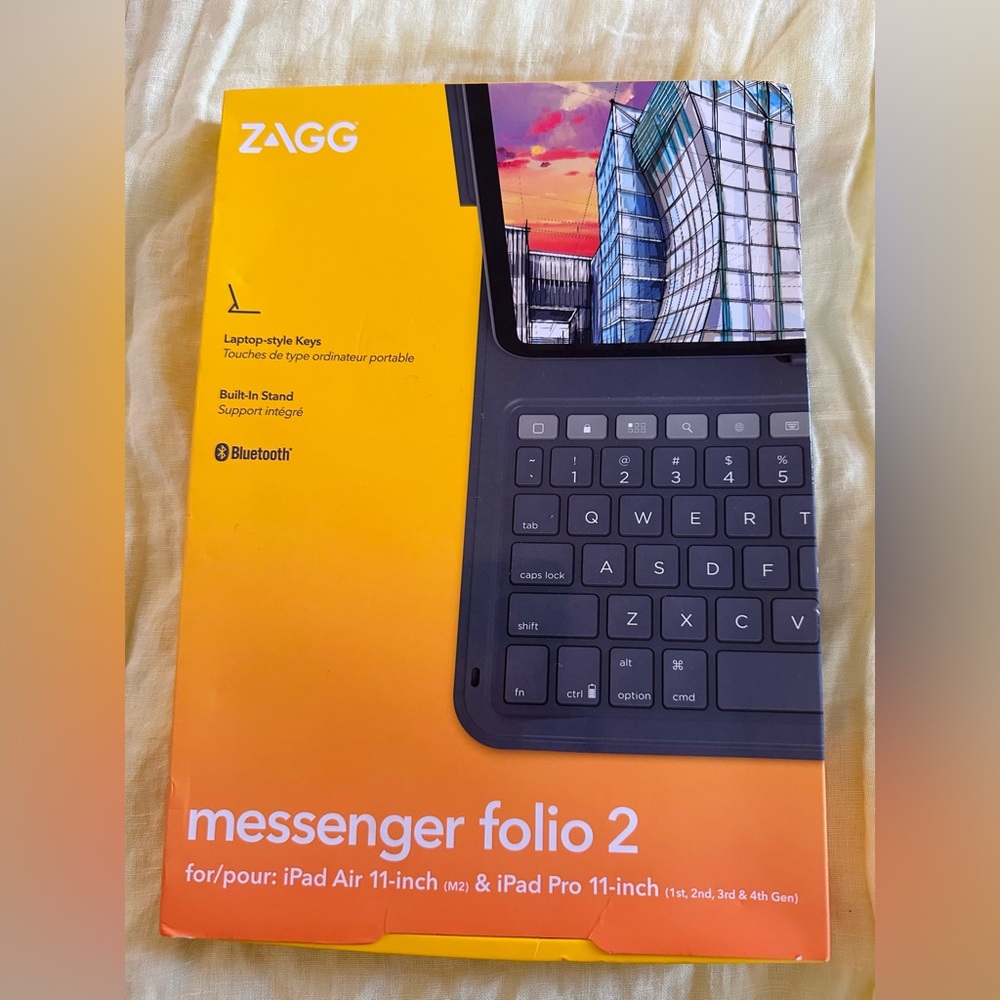 Messenger Folio 2 Bluetooth Keyboard Case - Black